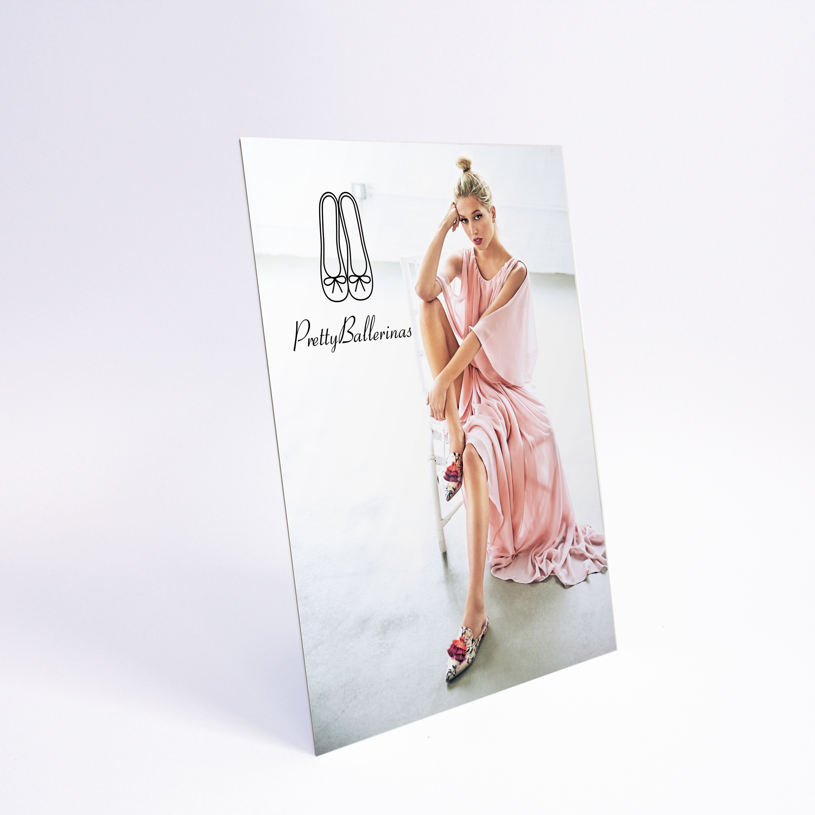 Brintel display simple con peana ballerinas diseño gráfico artes gráficas imprenta etiquetas bolsas packaging display imagen plv